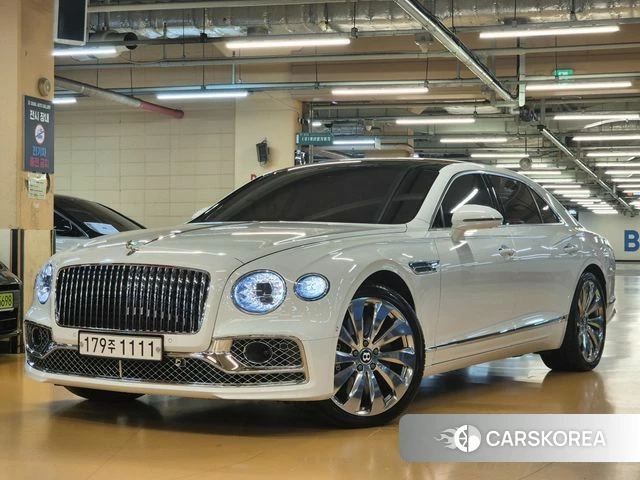 Bentley Flying Spur 3rd Generation 2022 Белый из Кореи