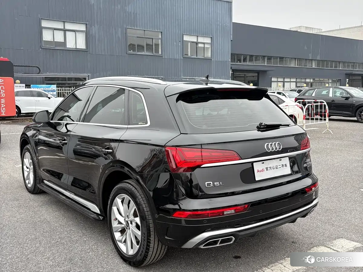 Audi Q5L 2022 Черный из Китая