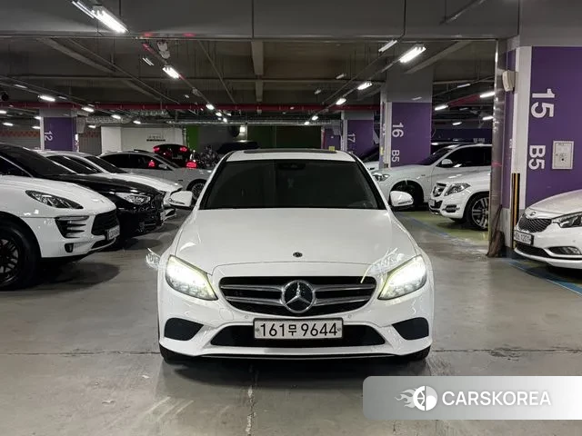 Mercedes-Benz C-Class W205 2018 Белый из Кореи