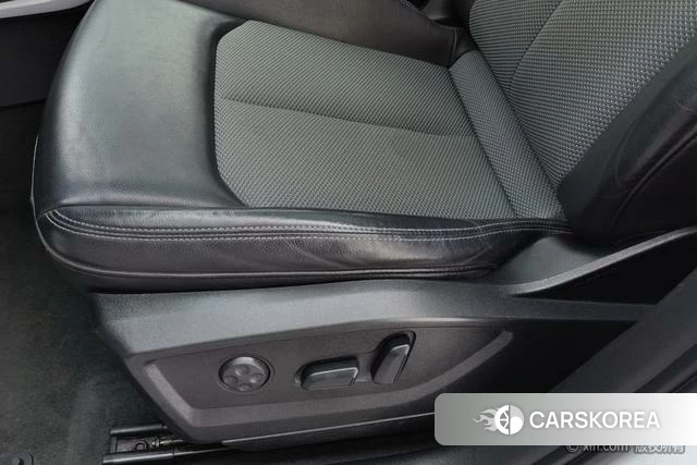 Audi Q2L 2019 Белый из Китая