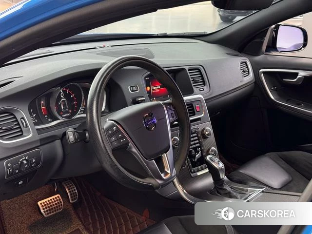 Volvo V60 2019 Синий из Китая