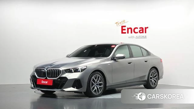 BMW 5 Series (G60) 2025 Песочный из Кореи