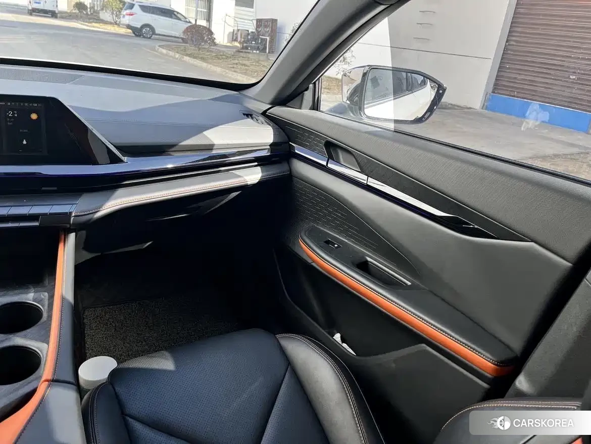 Chang'an UNI-V 2022 Белый из Китая