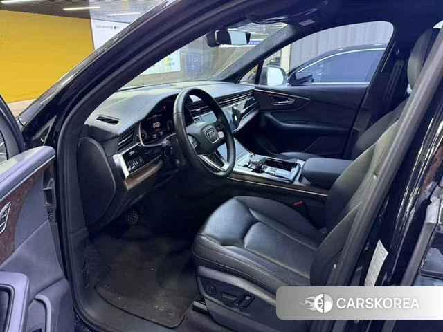 Audi Q7 2023 Черный из Китая