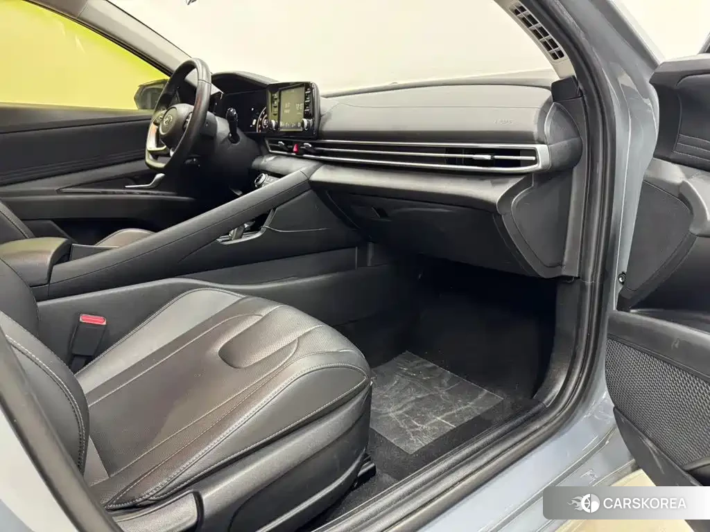 Hyundai Elantra 2022 Silver/gray из Китая