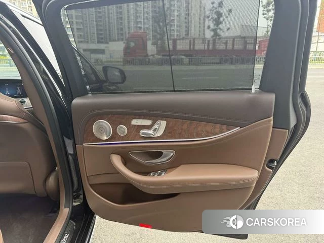 Mercedes-Benz E-class 2022 Черный из Китая