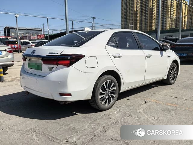 Toyota Corolla dual engine E+ 2022 Белый из Китая