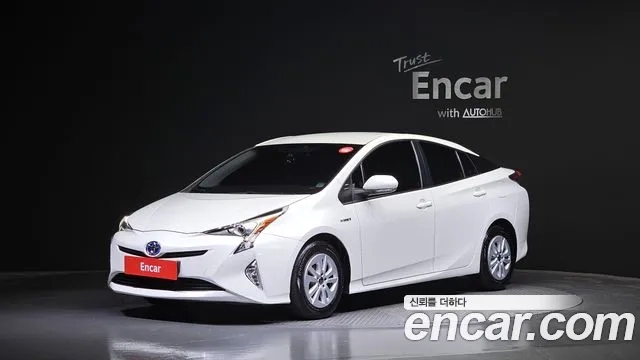 Toyota Prius 4th Generation 2018 Белый из Кореи