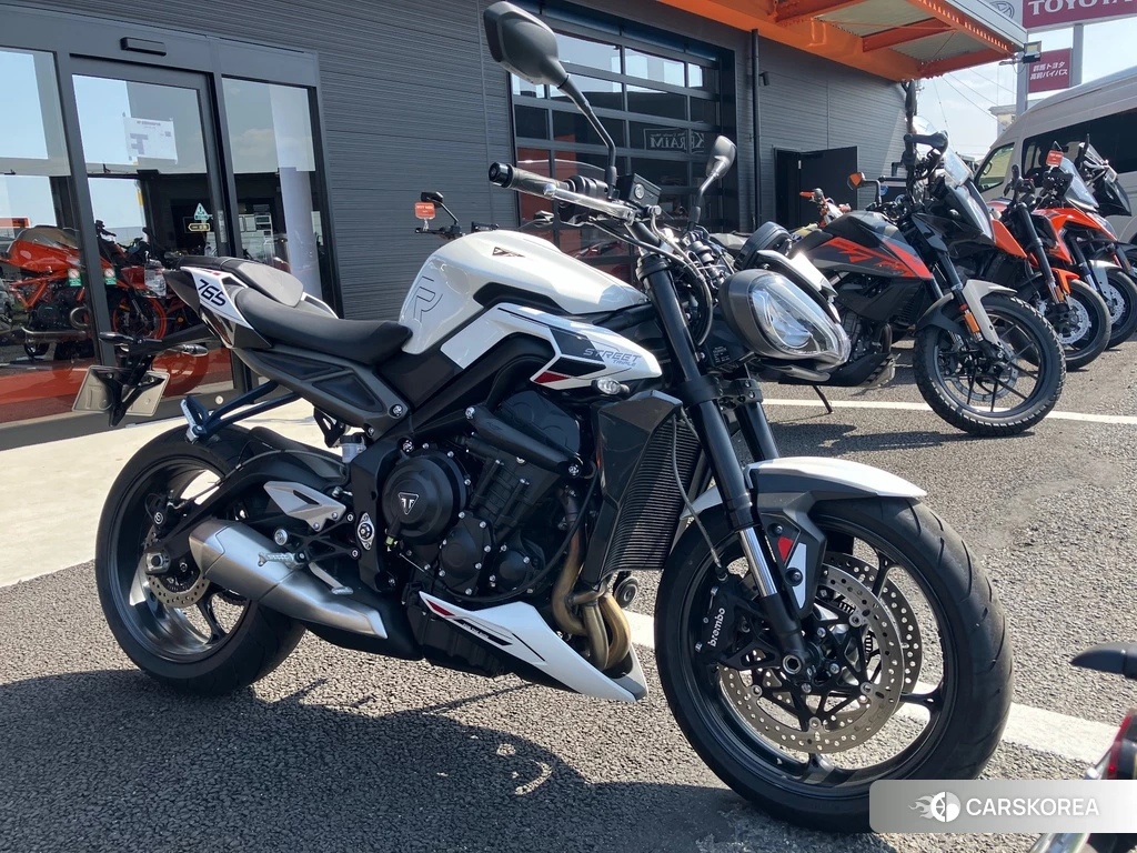 Проданный Triumph STREET TRIPLE R 2023 из Японии