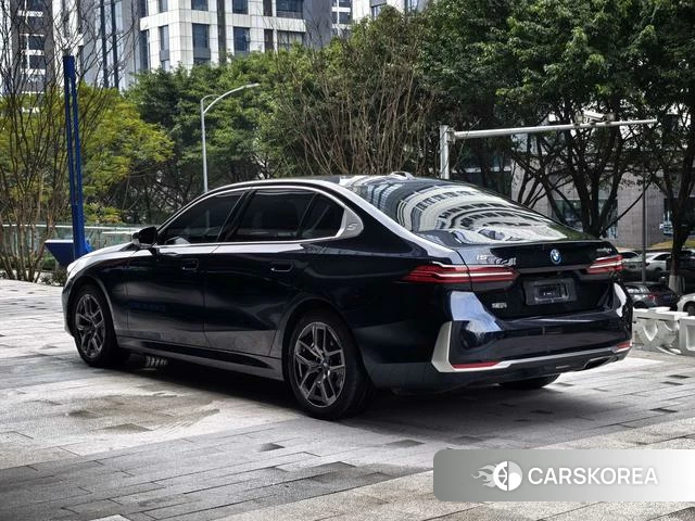 BMW i5 2024 Черный из Китая