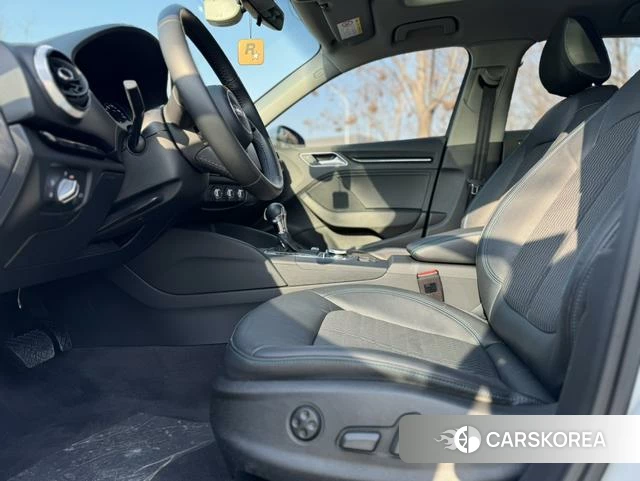 Audi A3 2018 Белый из Китая