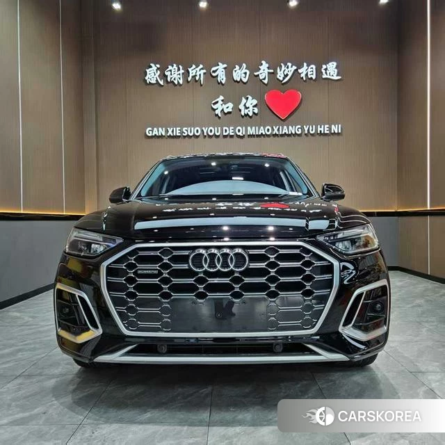 Audi Q5L 2021 Черный из Китая