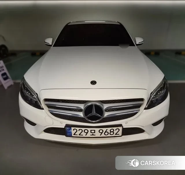Mercedes-Benz C-Class W205 2019 Белый из Кореи