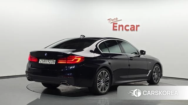BMW 5 Series (G30) 2020 Черный из Кореи