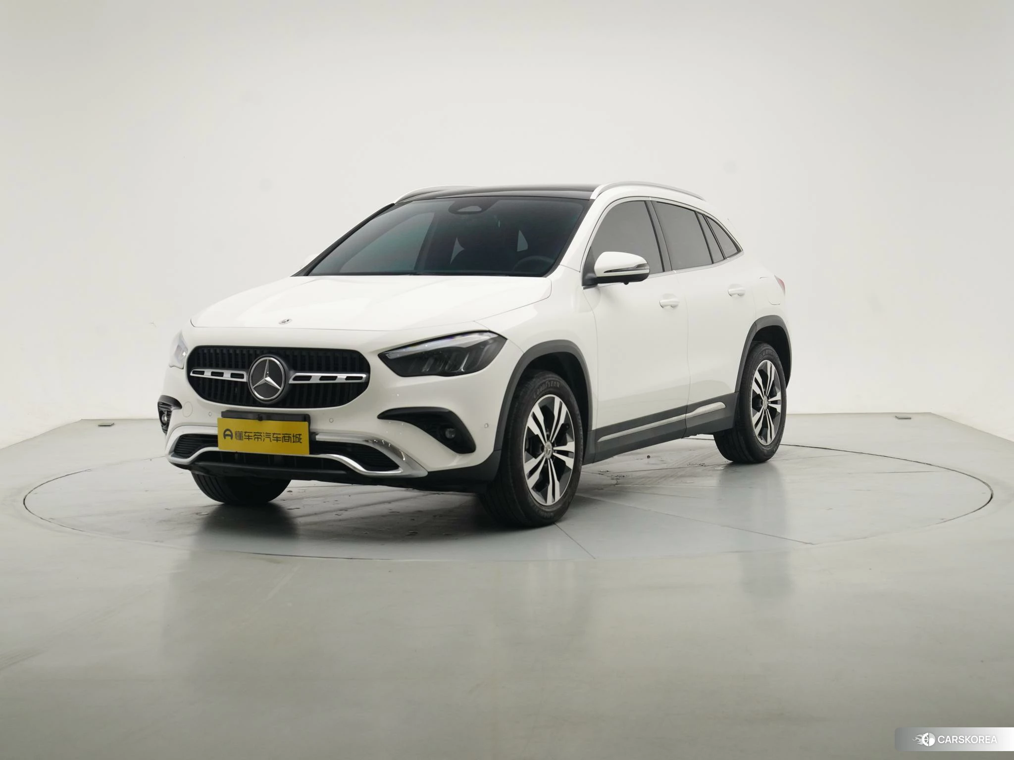 Mercedes-Benz GLA 2023 Белый из Китая