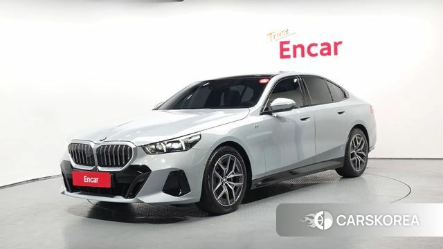 BMW 5 Series (G60) 2024 Светло-серебряный цвет из Кореи