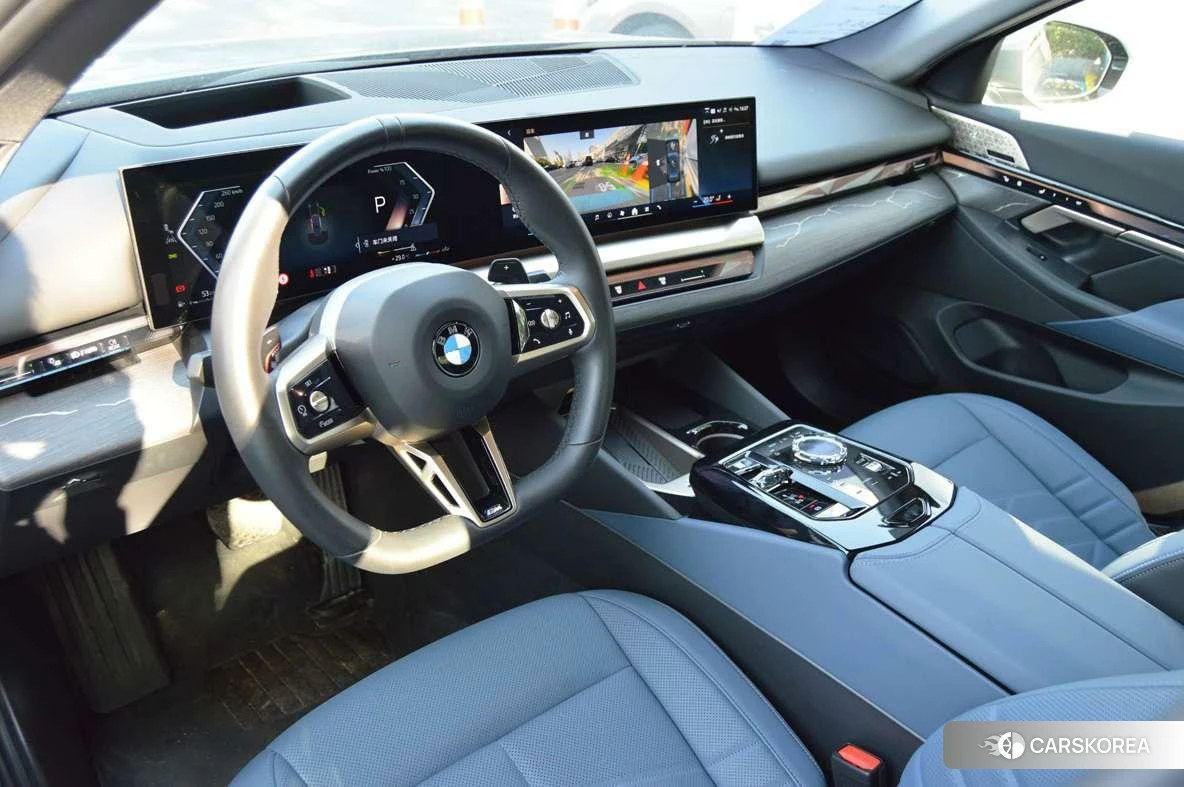 BMW 5 series 2024 Синий из Китая