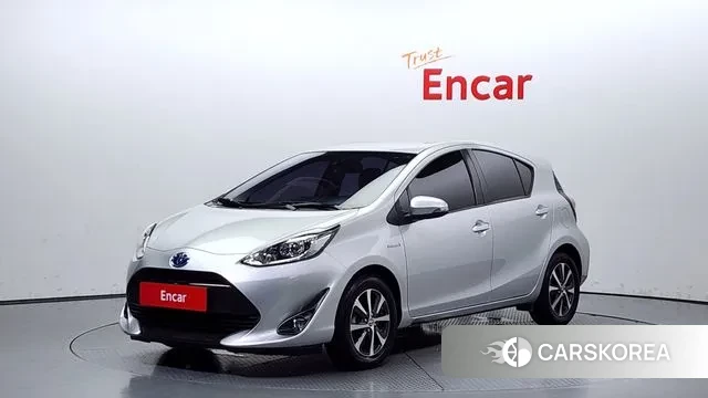Toyota Prius C 2018 Серебряный из Кореи