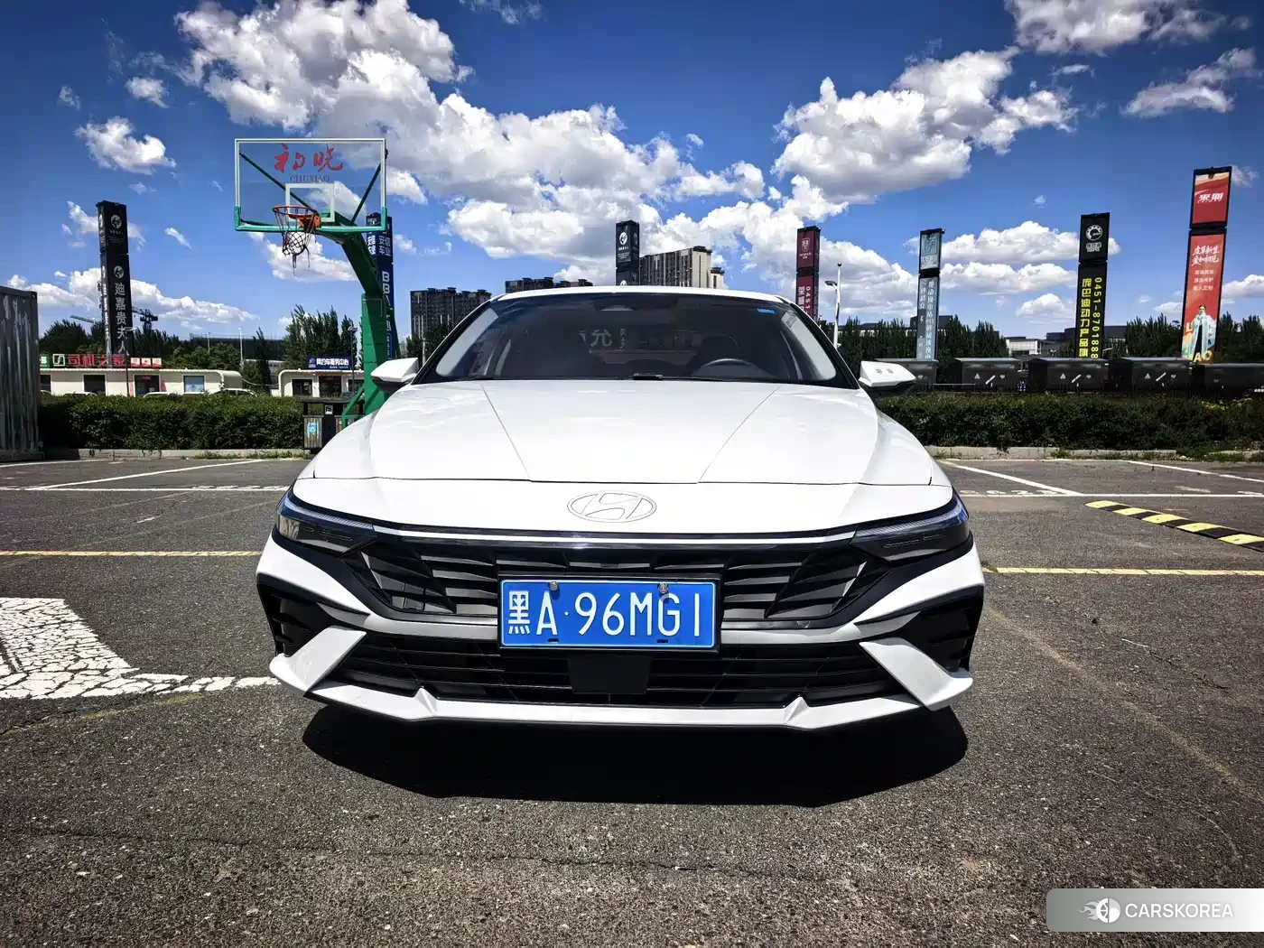Hyundai Elantra 2023 Белый из Китая