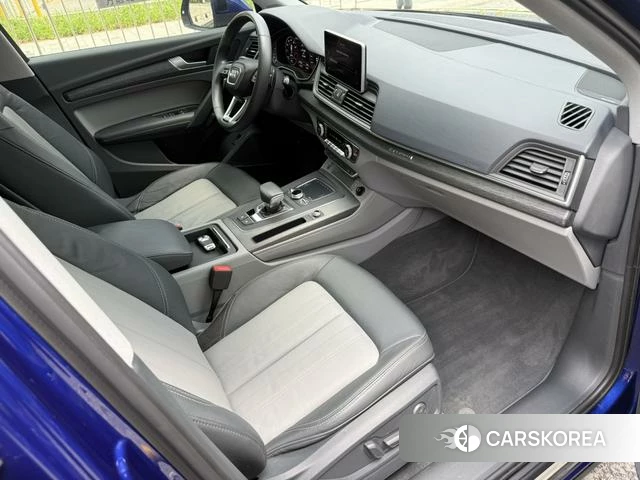 Audi Q5L 2019 Синий из Китая
