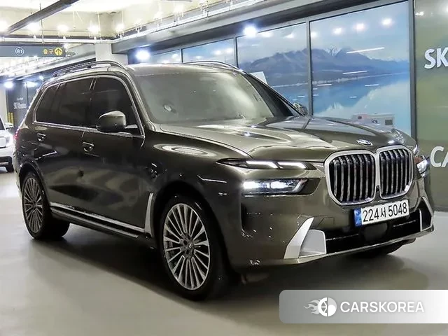 BMW X7 (G07) 2023 Коричневый из Кореи