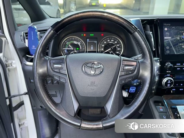 Toyota Elfa 2022 Белый из Китая