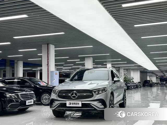 Mercedes-Benz GLC 2024 Серебристо-серый из Китая