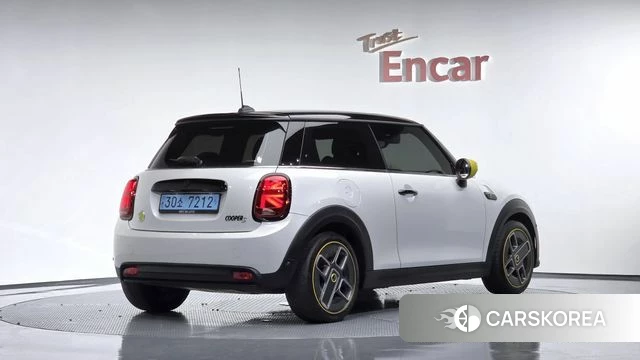 Mini Cooper Electric 2023 Белый из Кореи