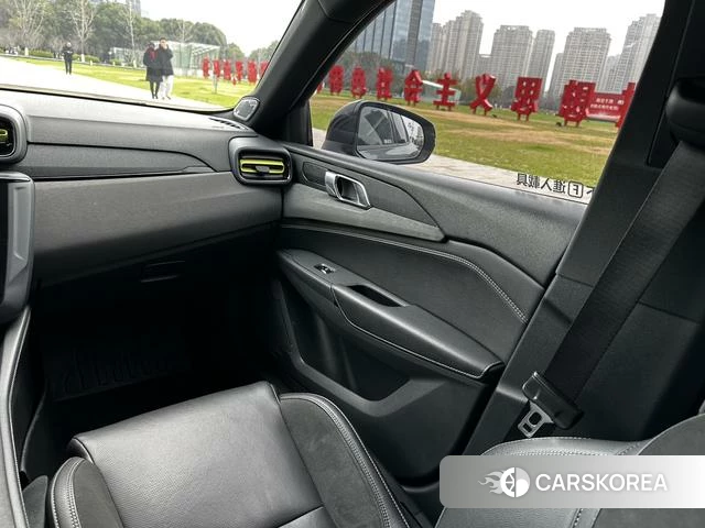 Lynk 03 2022 Темно-серый из Китая