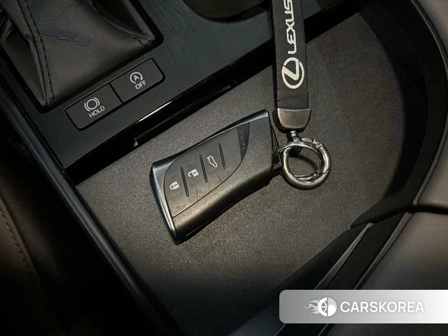 Lexus ES 2023 Серебристо-серый из Китая