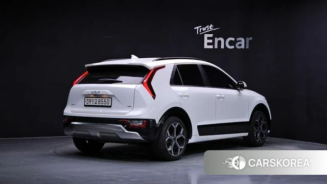Kia Di Ol Nu Niro 2022 Белый из Кореи
