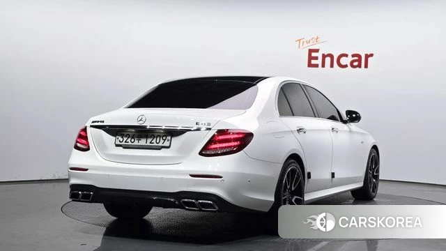 Mercedes-Benz E-Class W213 2018 Белый из Кореи