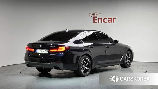 BMW 5 Series (G30) 2021 Черный из Кореи