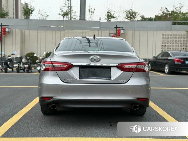 Toyota Camry 2021 Серебристо-серый из Китая