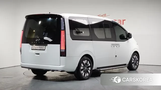 Hyundai Staria 2023 Белый из Кореи