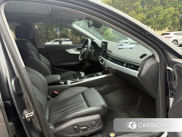 Audi A4L 2022 Темно-серый из Китая