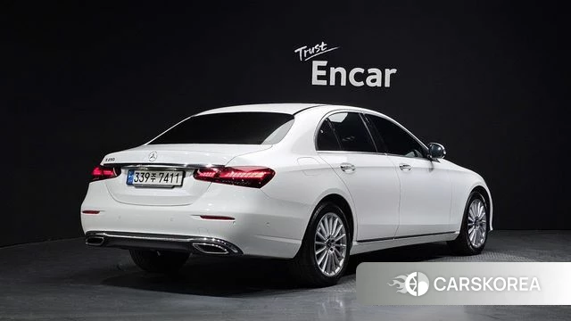 Mercedes-Benz E-Class W213 2022 Белый из Кореи