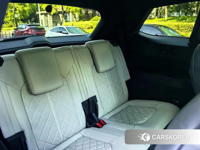 Audi Q6 2023 Темно-серый из Китая