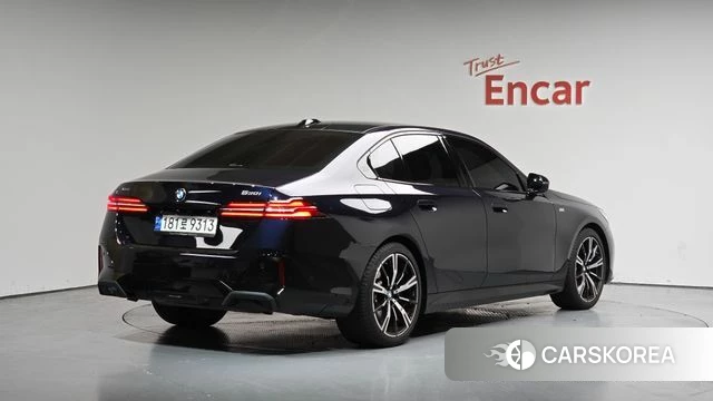 BMW 5 Series (G60) 2023 Черный из Кореи