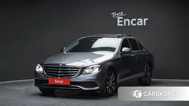Mercedes-Benz E-Class W213 2019 Серебристо-серый из Кореи