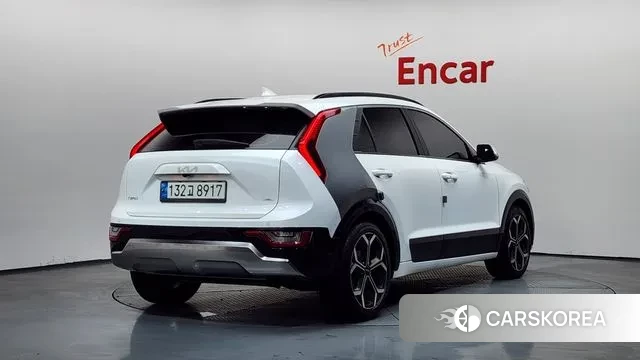 Kia Di Ol Nu Niro 2022 Белый из Кореи