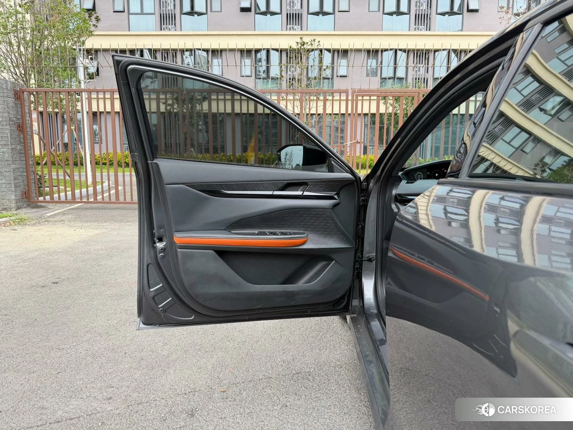 Chang'an UNI-V 2022 Темно-серый из Китая
