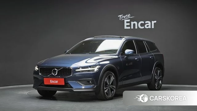 Volvo V60 Cross-Country 2nd Generation 2021 Синий из Кореи