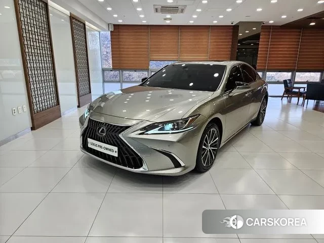 Lexus ES300h 7th generation 2023 Песочный из Кореи