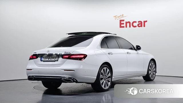 Mercedes-Benz E-Class W213 2022 Белый из Кореи