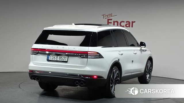 Lincoln Aviator 2nd generation 2022 Белый из Кореи