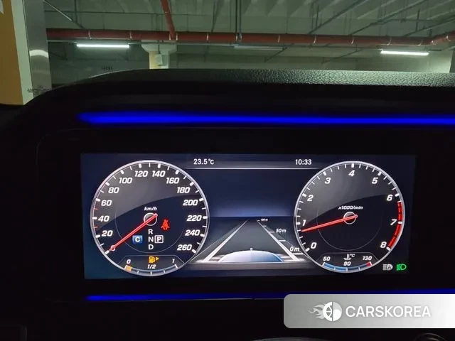 Mercedes-Benz E-Class W213 2018 Серебристо-серый из Кореи