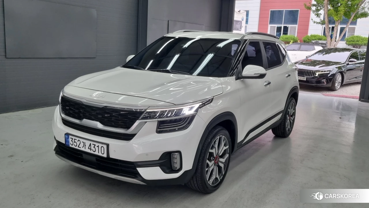 Kia Seltos 2022 Белый из Кореи