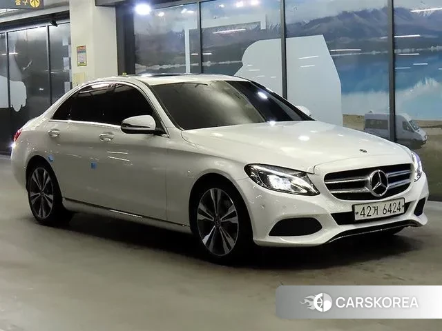 Mercedes-Benz C-Class W205 2018 Белый из Кореи