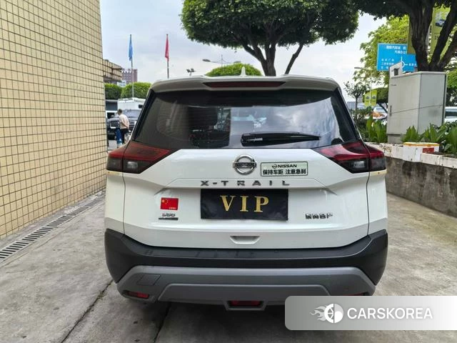 Nissan Qijun 2021 Белый из Китая